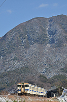 雪化粧。早春の日田彦山線。