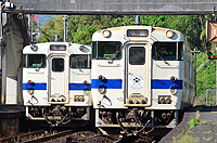 今日も列車交換。日常の運転に感謝。