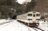 トンネルを抜けて駅に