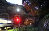 トンネル前の踏切