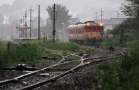 レイントレイン雨の石原町駅   